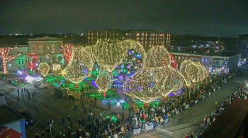 Weather camera view of Walton�s 5 & 10.