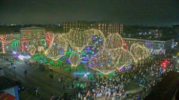 Weather camera view of Walton�s 5 & 10.