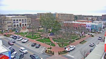 Weather camera view of Walton�s 5 & 10.