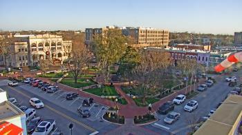 Weather camera view of Walton�s 5 & 10.