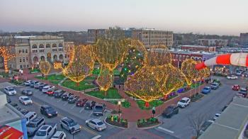 Weather camera view of Walton�s 5 & 10.