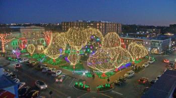 Weather camera view of Walton�s 5 & 10.