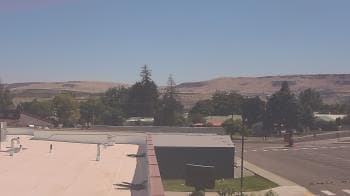 Weather camera view of Bridgeport High School.