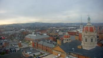 Weather camera view of The Yorktowne Hotel.