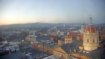 Weather camera view of The Yorktowne Hotel.