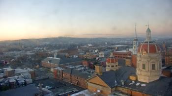 Weather camera view of The Yorktowne Hotel.