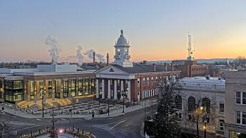 Weather camera view of Franklin County 11-30 Visitors Center.