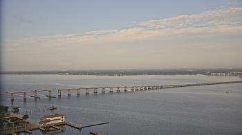 Weather camera view of Edison Grand tower 350 ft elev..