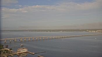 Weather camera view of Edison Grand tower 350 ft elev..