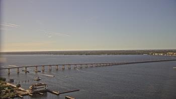 Weather camera view of Edison Grand tower 350 ft elev..