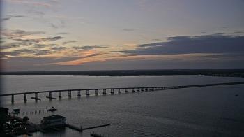 Weather camera view of Edison Grand tower 350 ft elev..