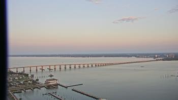 Weather camera view of Edison Grand tower 350 ft elev..