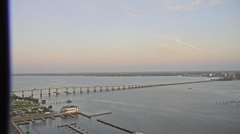 Weather camera view of Edison Grand tower 350 ft elev..