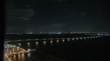 Weather camera view of Edison Grand tower 350 ft elev..