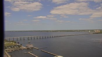 Weather camera view of Edison Grand tower 350 ft elev..