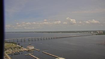 Weather camera view of Edison Grand tower 350 ft elev..
