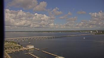 Weather camera view of Edison Grand tower 350 ft elev..