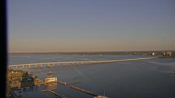 Weather camera view of Edison Grand tower 350 ft elev..