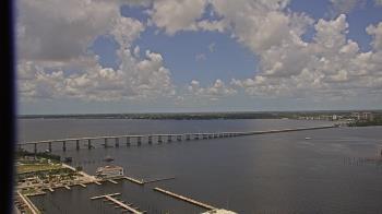 Weather camera view of Edison Grand tower 350 ft elev..