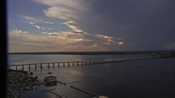 Weather camera view of Edison Grand tower 350 ft elev..