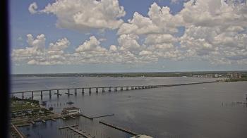 Weather camera view of Edison Grand tower 350 ft elev..