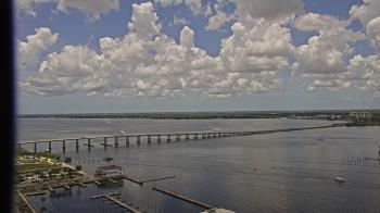 Weather camera view of Edison Grand tower 350 ft elev..