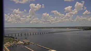 Weather camera view of Edison Grand tower 350 ft elev..