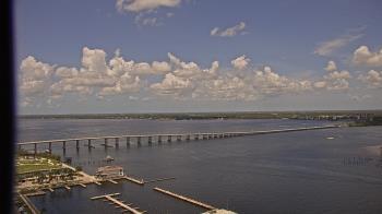 Weather camera view of Edison Grand tower 350 ft elev..