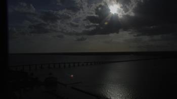 Weather camera view of Edison Grand tower 350 ft elev..