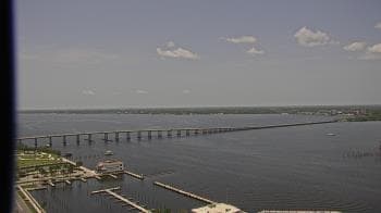 Weather camera view of Edison Grand tower 350 ft elev..