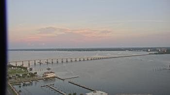 Weather camera view of Edison Grand tower 350 ft elev..