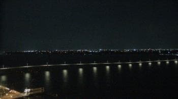 Weather camera view of Edison Grand tower 350 ft elev..