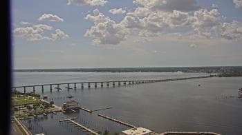 Weather camera view of Edison Grand tower 350 ft elev..