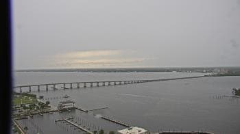 Weather camera view of Edison Grand tower 350 ft elev..