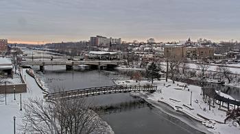 Weather camera view of City of Elgin.