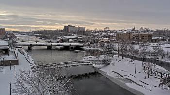 Weather camera view of City of Elgin.