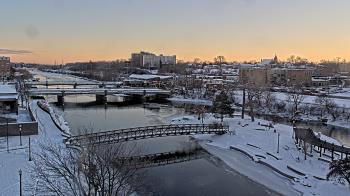 Weather camera view of City of Elgin.