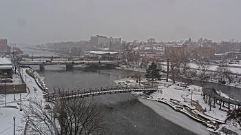 Weather camera view of City of Elgin.