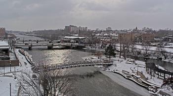 Weather camera view of City of Elgin.
