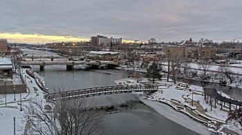 Weather camera view of City of Elgin.