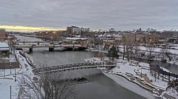 Weather camera view of City of Elgin.
