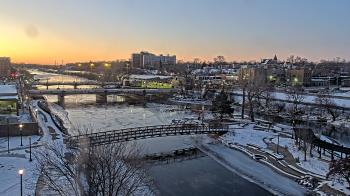 Weather camera view of City of Elgin.
