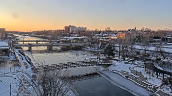 Weather camera view of City of Elgin.