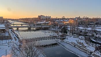 Weather camera view of City of Elgin.