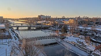 Weather camera view of City of Elgin.