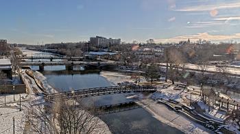 Weather camera view of City of Elgin.