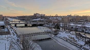 Weather camera view of City of Elgin.