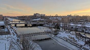 Weather camera view of City of Elgin.