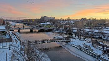 Weather camera view of City of Elgin.