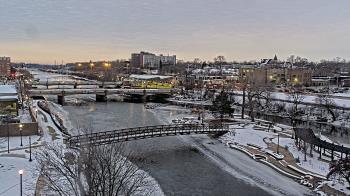 Weather camera view of City of Elgin.